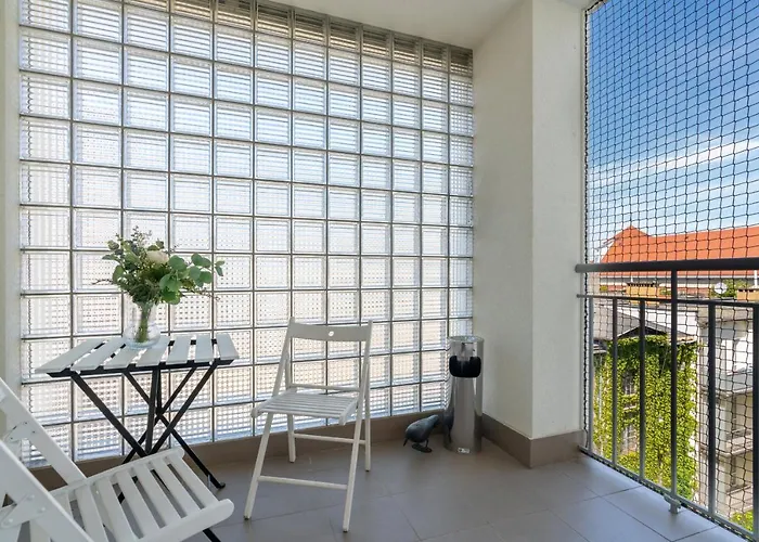 Modern&Cozy Garbary Apartment With Parking And Balcony By Noclegi Renters