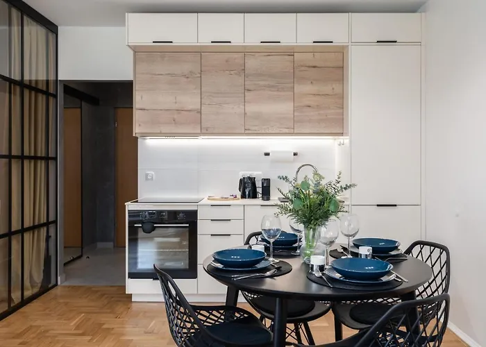 Modern&Cozy Garbary Apartment With Parking And Balcony By Noclegi Renters