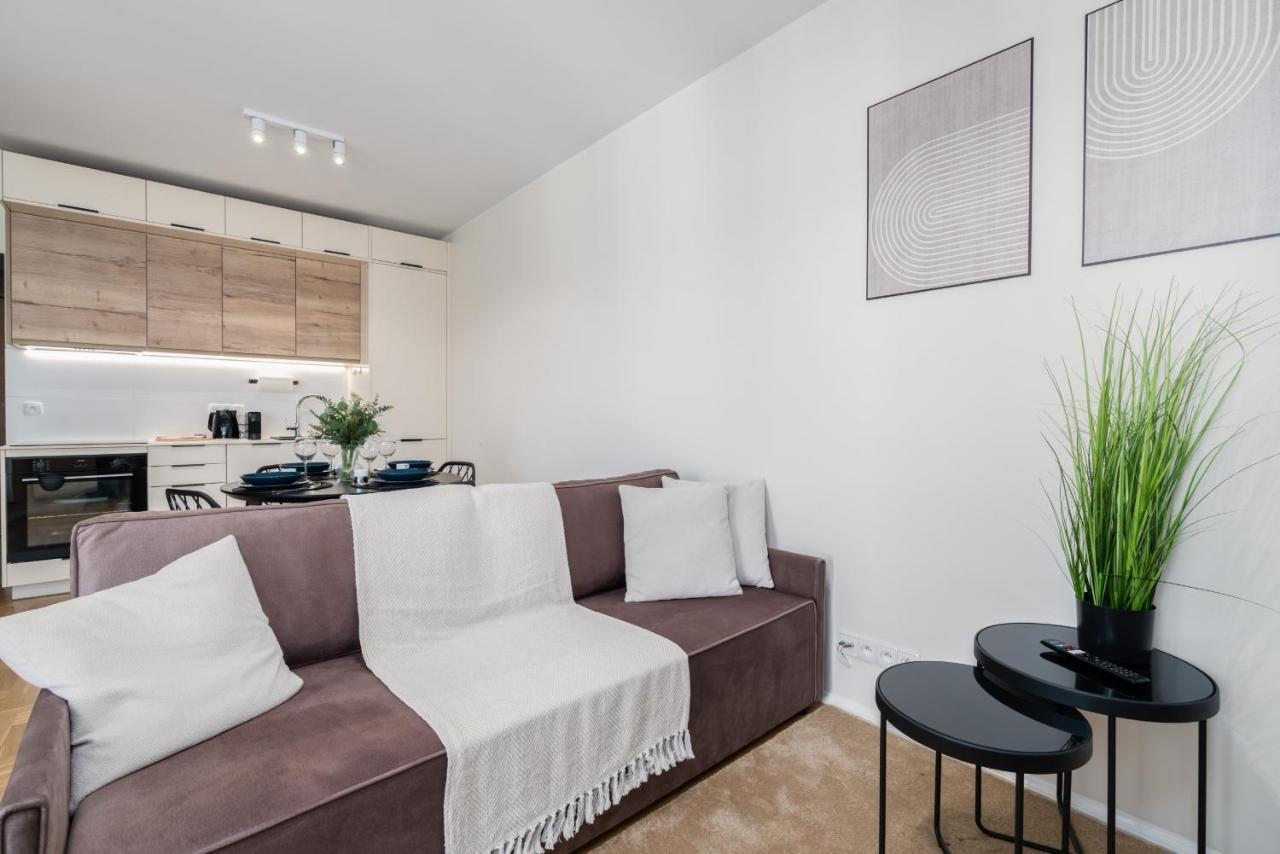 Modern&cozy Garbary With Parking And Balcony By Renters Apartment Poznan