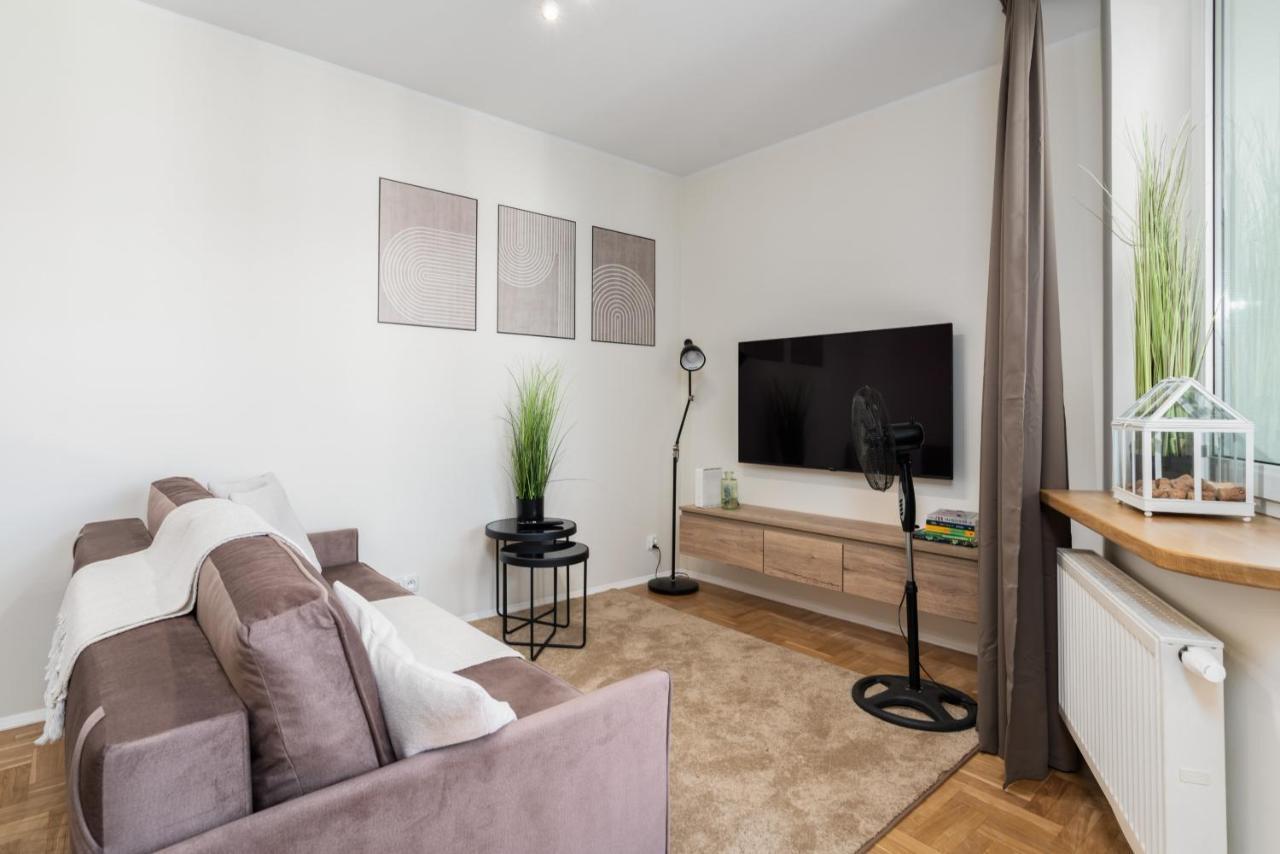 Apartment Modern&cozy Garbary With Parking And Balcony By Renters *