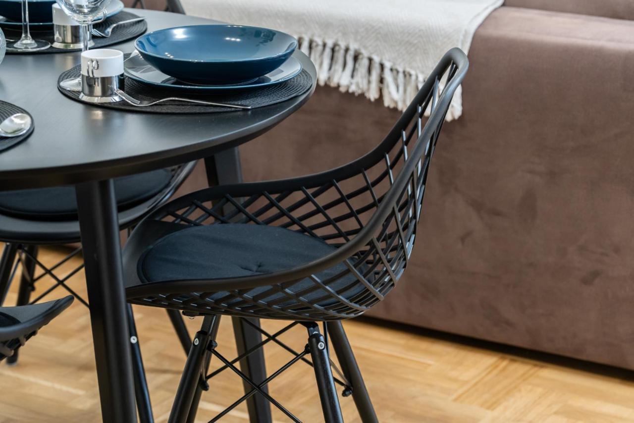 Modern&cozy Garbary With Parking And Balcony By Renters Apartment Poznan