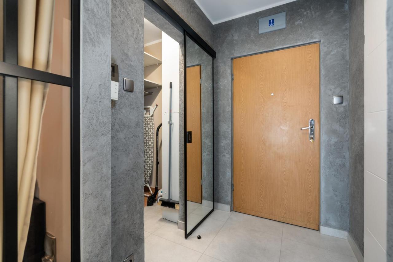 Modern&cozy Garbary With Parking And Balcony By Renters * Poznan